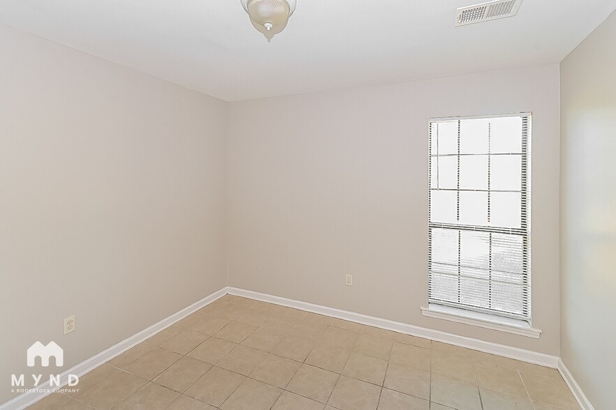 Building Photo - 10571 Chateau Dr