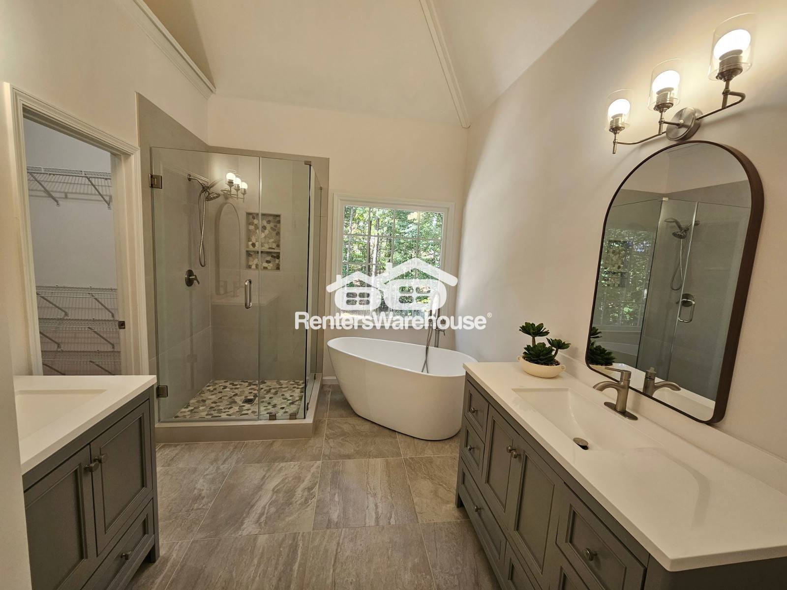 Building Photo - 2530 Wellsley Ln