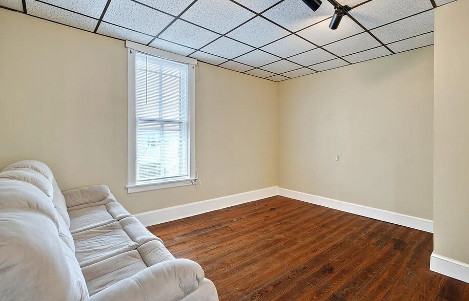 Building Photo - 2379 Table Rock Rd