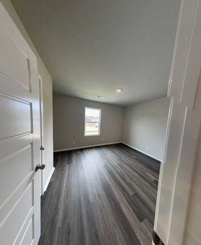 Building Photo - 2554 E War Eagle St