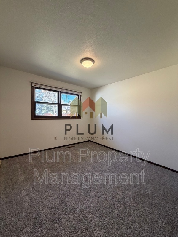 Building Photo - 1402 Khanabad Way