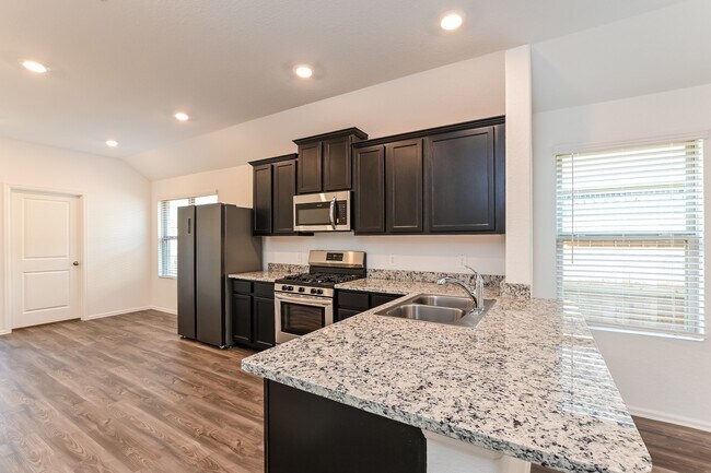 Building Photo - 18446 Summit Ranch Dr