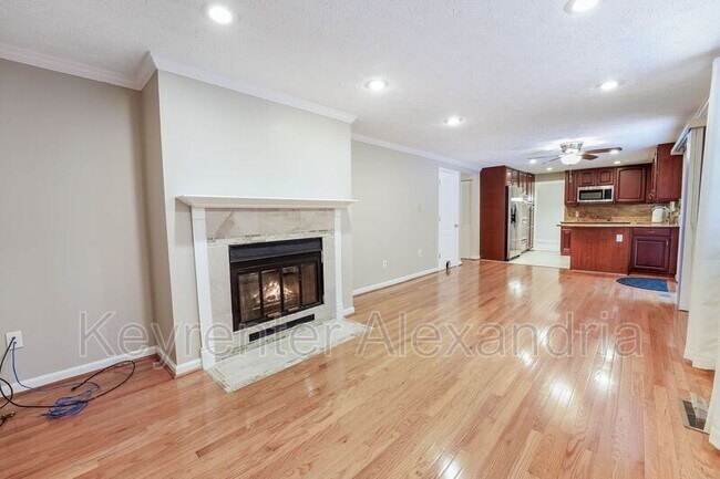 Building Photo - 6410 Kings Landing Rd