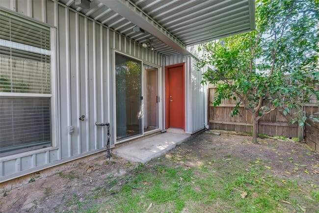 Building Photo - 21 N Ennis St