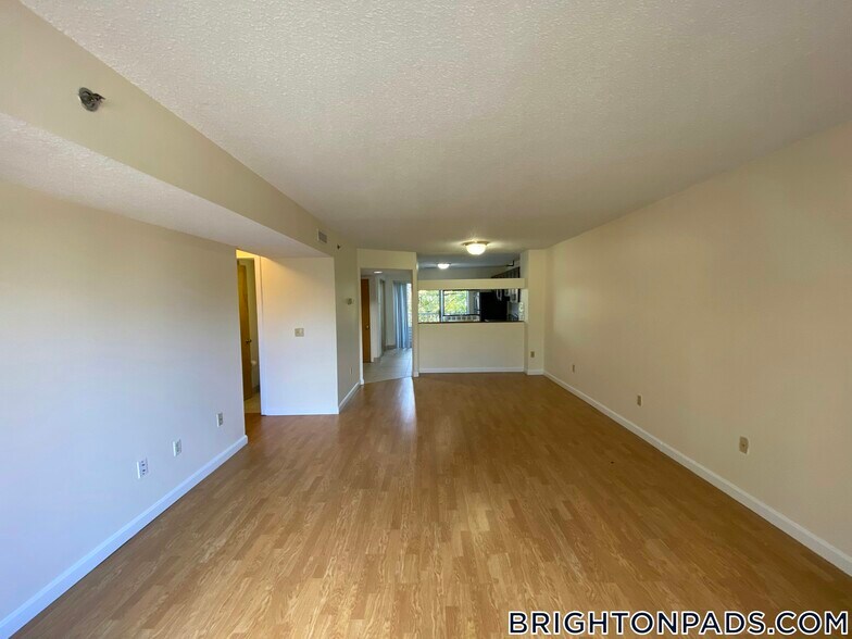 Building Photo - 152 N Beacon St