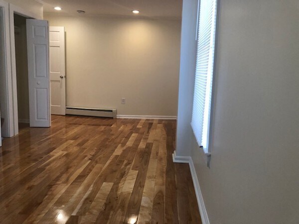 Building Photo - 58-60-60 Brackenbury St