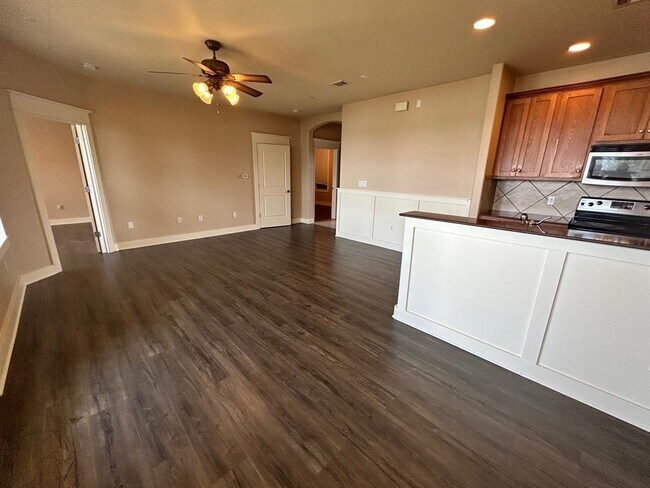 Building Photo - 6608 Lantern View Dr