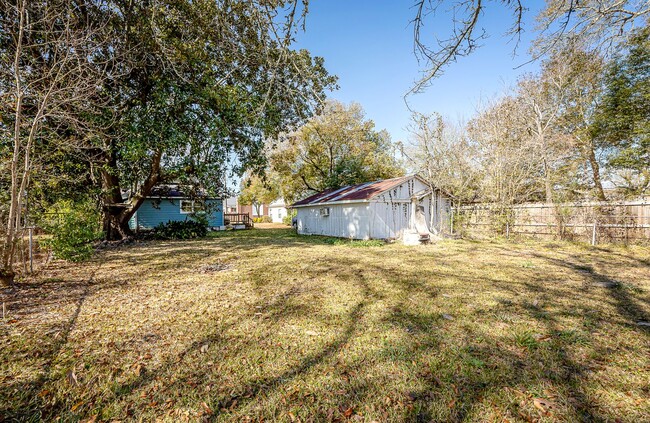 Building Photo - Cute 2 bedroom 1 bath Cottage in Pascagoula