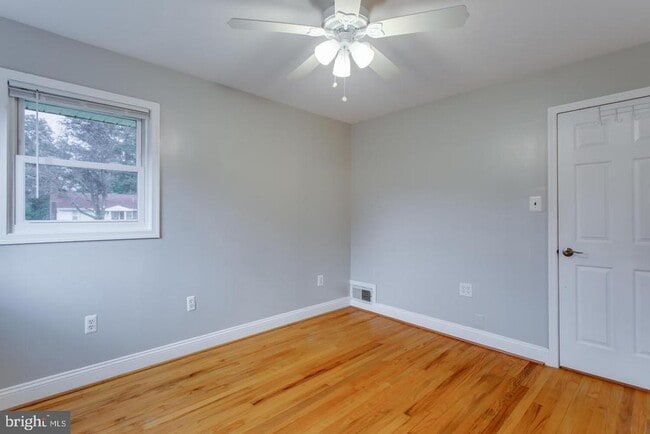 Building Photo - 5834 Pratt St