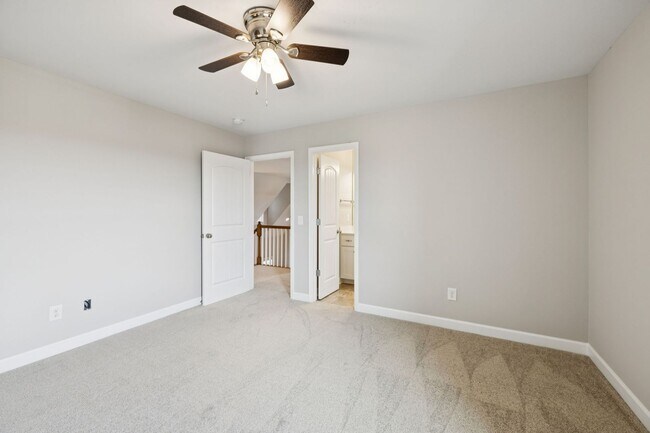 Building Photo - Welcome home to this beautifully maintaine...