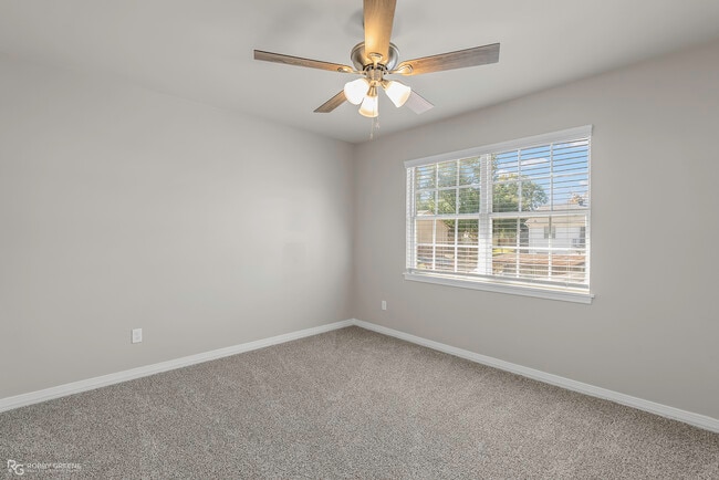 Building Photo - 10048 Alondra St