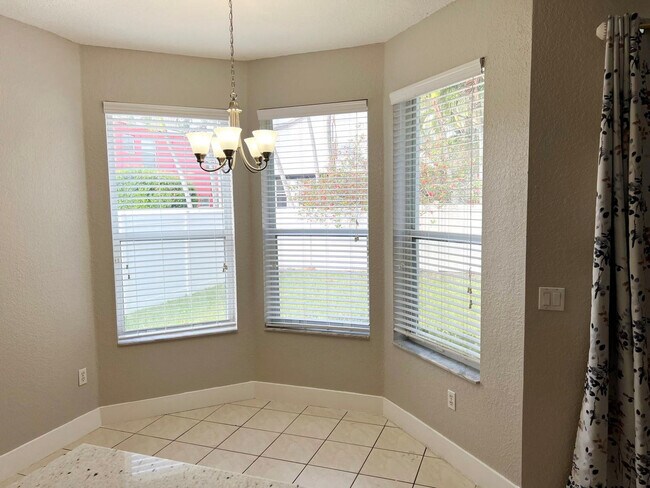 Building Photo - 4926 Ave