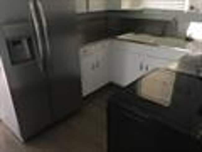 Building Photo - Midtown Home