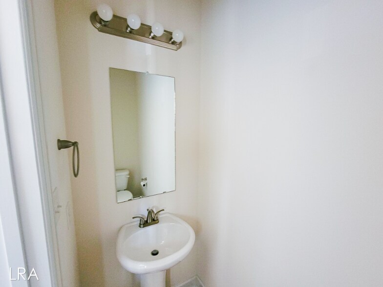 Building Photo - 522 Shallotte Ln