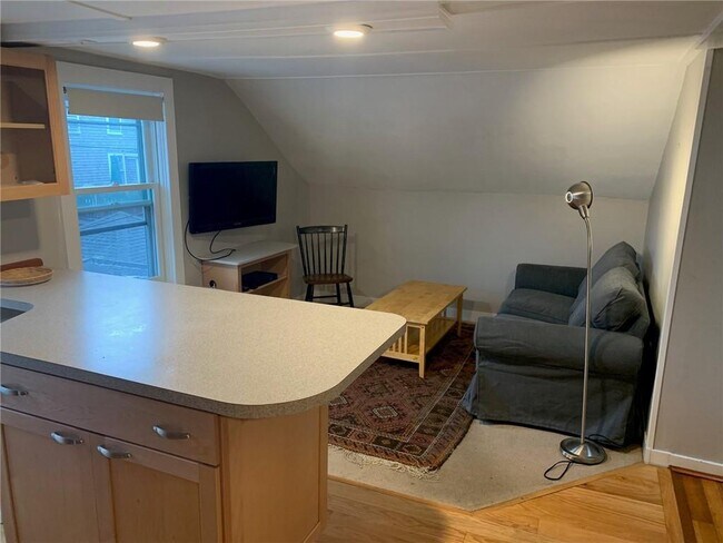 Building Photo - 107 Prospect Hill St