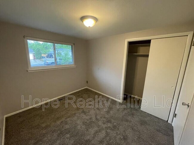 Building Photo - 1219 Whitehouse Dr