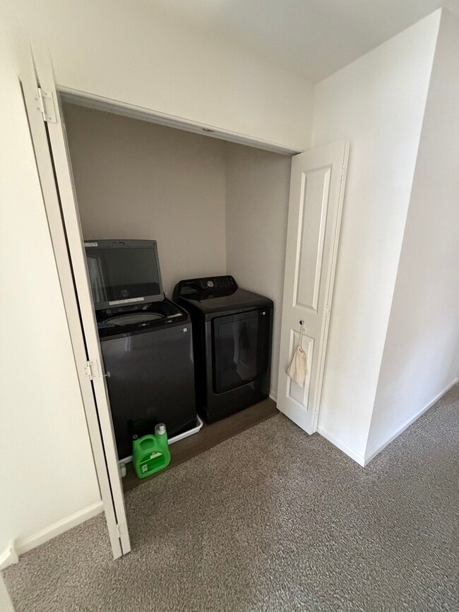 Building Photo - 1555 Sequoia Wy