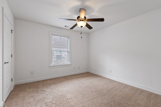 Building Photo - 2442 Snowshill Ln