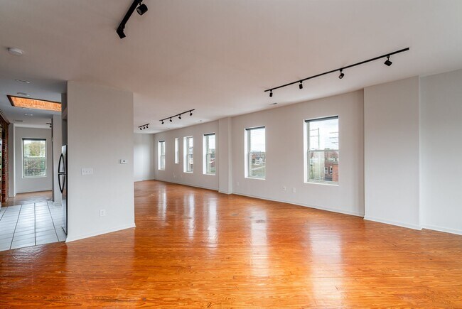 Building Photo - 79 Parsons Ave