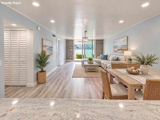 Building Photo - 7625 Sun Island Dr S