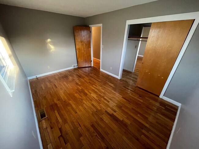 Building Photo - Brick Home w/ Detached Garage For Rent Shelbyville