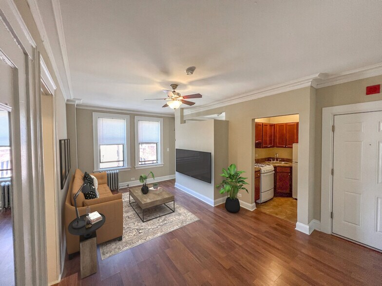 The Versailles Apartments 1374 E 53rd St Chicago IL 60615 Apartment