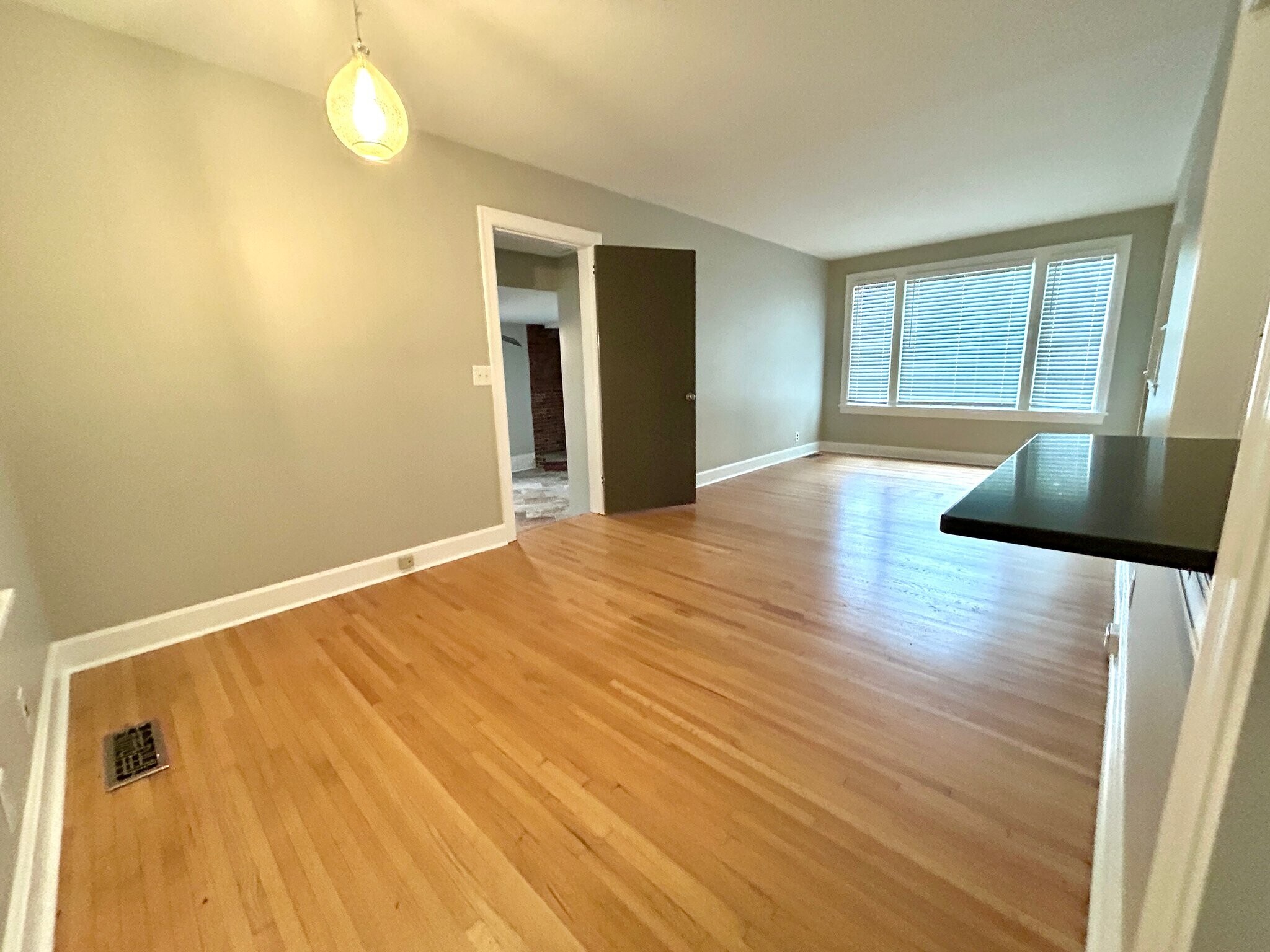 Building Photo - 247 Graeme Dr