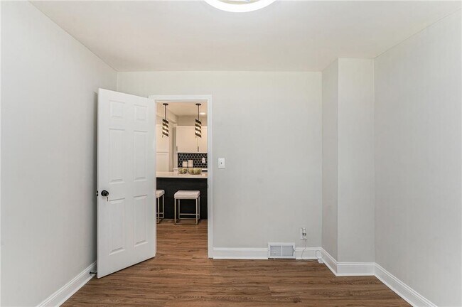 Building Photo - 2794 Mitchell Dr