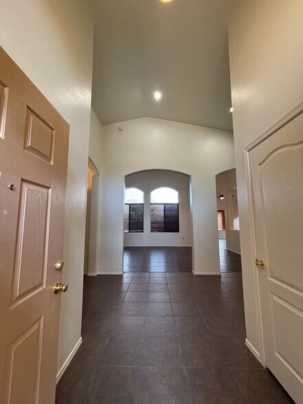 Building Photo - 5305 W Olivine Dr