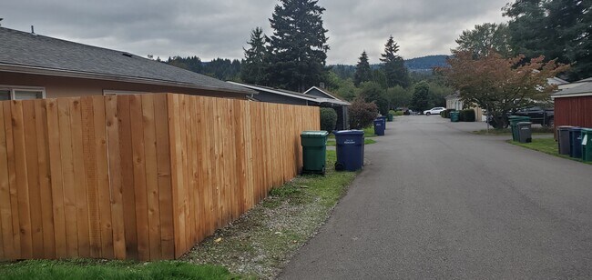 Building Photo - 456 Front St N