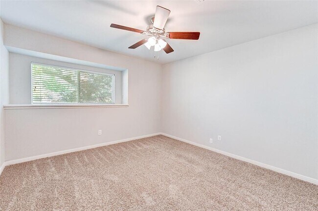 Building Photo - 5719 Willowbend Blvd