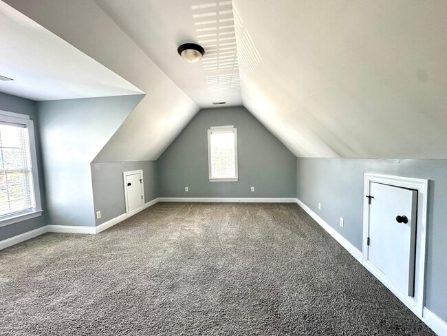 Building Photo - 4852 Knollview Dr
