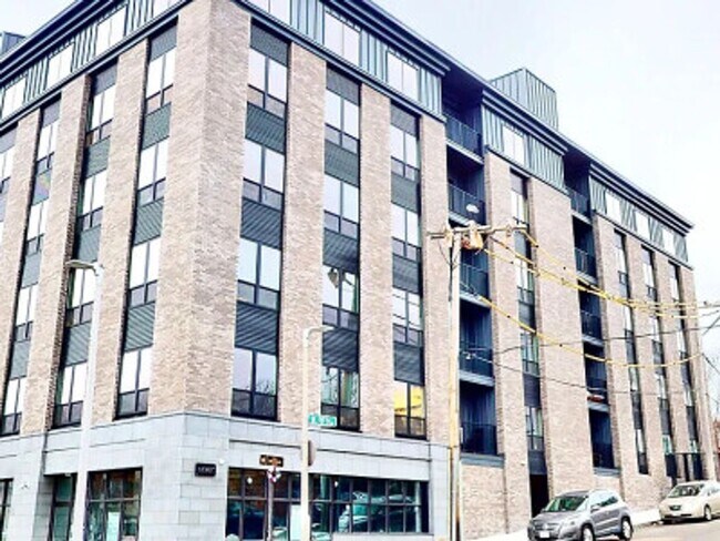 Building Photo - 2 Bed 2 Bath - South Boston - 6/1    (0.22...