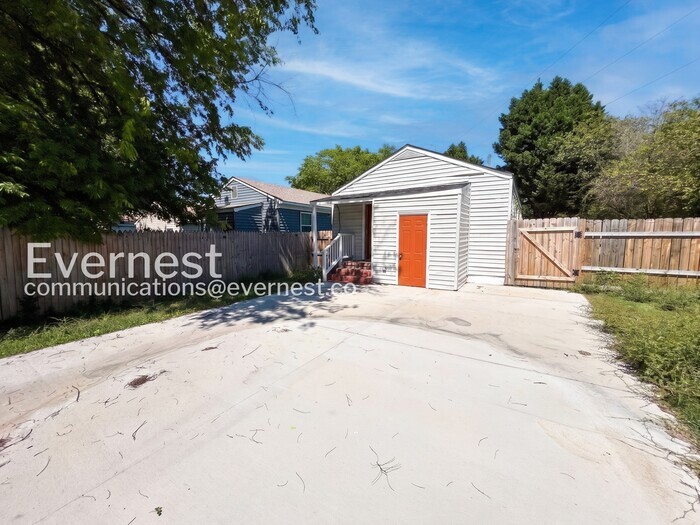Building Photo - 633 Hemlock Ave