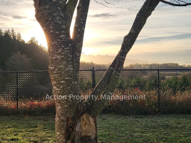 Building Photo - 3 bed 2 bath 2 car garage w/ great views in Sequim
