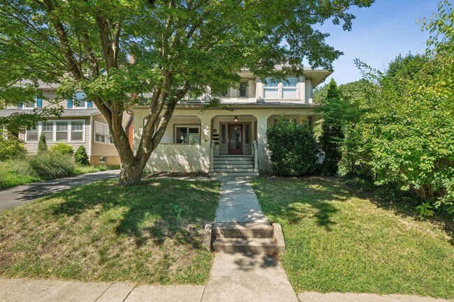 Building Photo - 132 Midland Ave