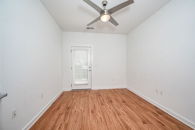 Building Photo - Modern 2 Bedroom Apartment In Manchester D...
