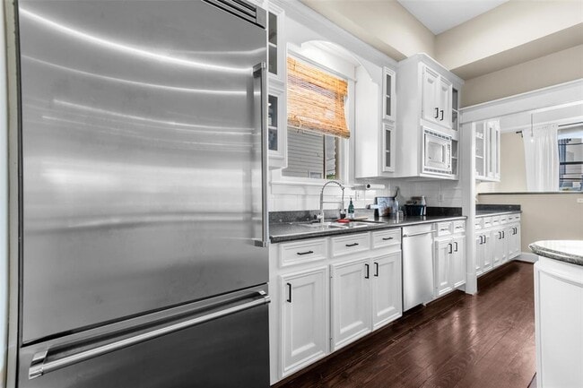 Building Photo - 1308 Dart St