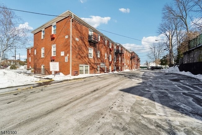 Building Photo - 476 Joralemon St