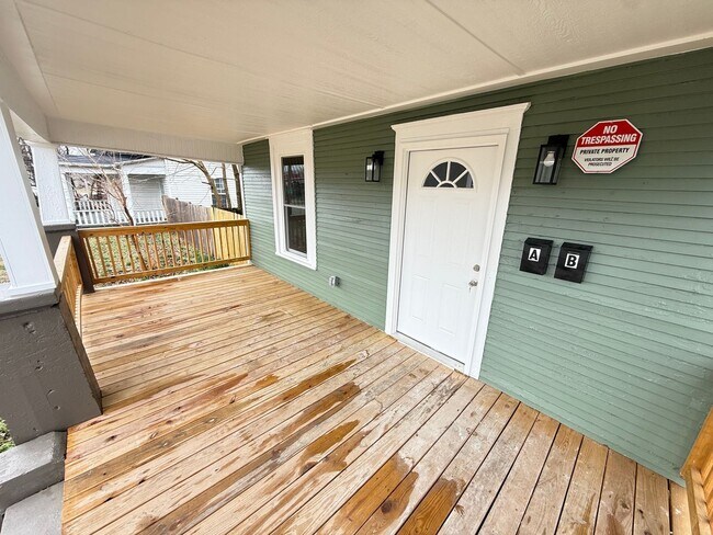 Building Photo - 823 N Main Ave