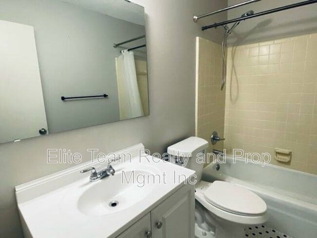 Building Photo - 4657 Old Lantern Way