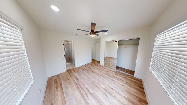Building Photo - Newly Renovated 6 bed house on 63rd! (Leas...