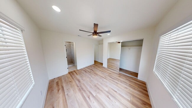 Building Photo - Newly Renovated 6 bed house on 63rd!