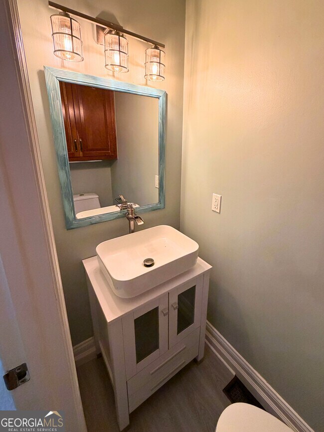 Building Photo - 292 Alexanders Ct