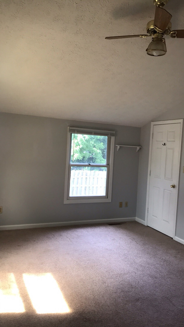 Building Photo - 3 Bedroom Ranch Home Avail JULY 2025.   Mo...