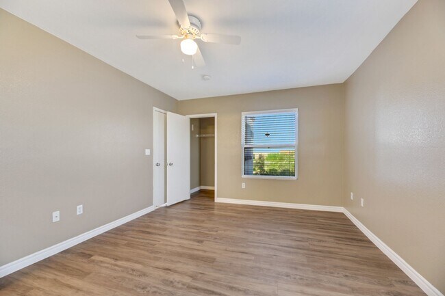 Building Photo - Gated 2 bedroom condo