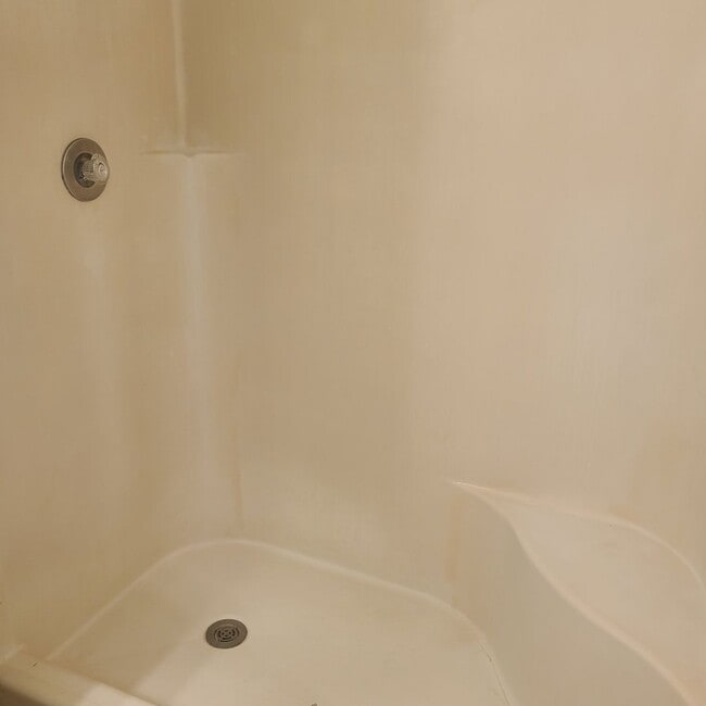 Building Photo - Spacious 2 BR/2.5 bath townhome near the Medical Center w/a fenced in yard!