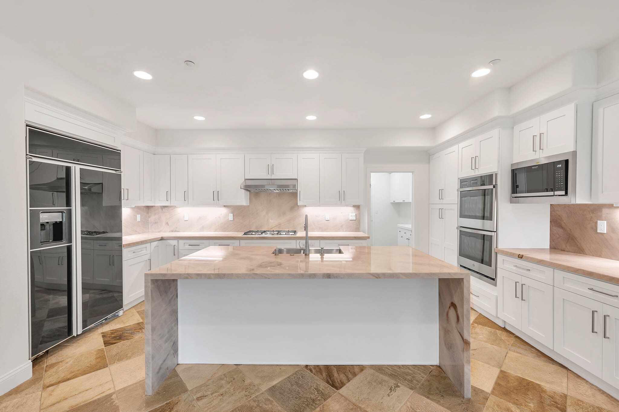 Kitchen Island/Breakfast Bar - 12215 Delante Ct