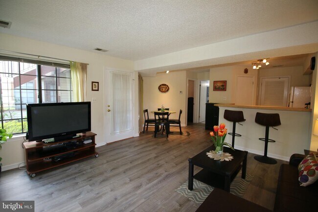 Building Photo - 6033 Curtier Dr