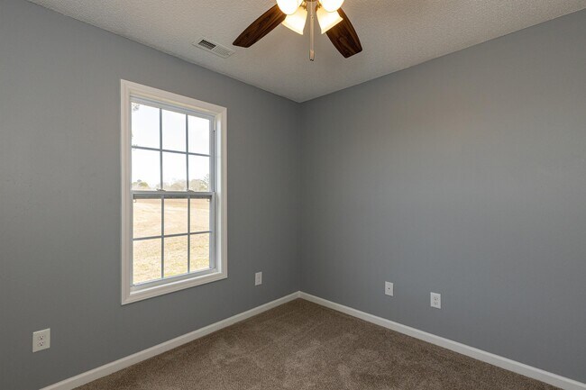 Building Photo - 204 Landmark Dr